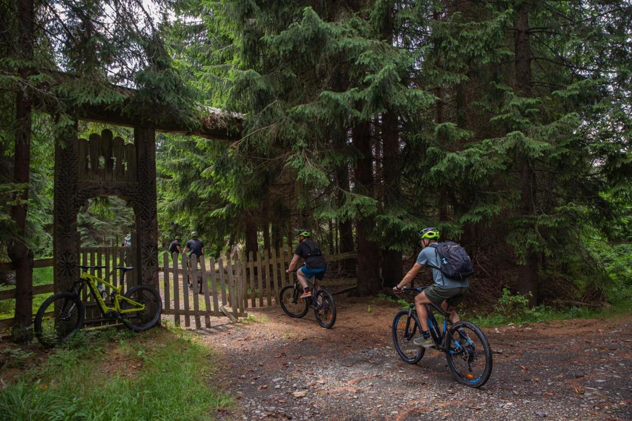 Adventure Lake Resort - Simared Бая Маре Екстериор снимка
