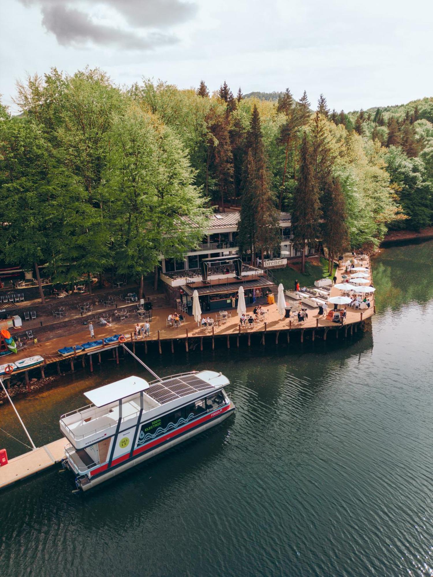 Adventure Lake Resort - Simared Бая Маре Екстериор снимка